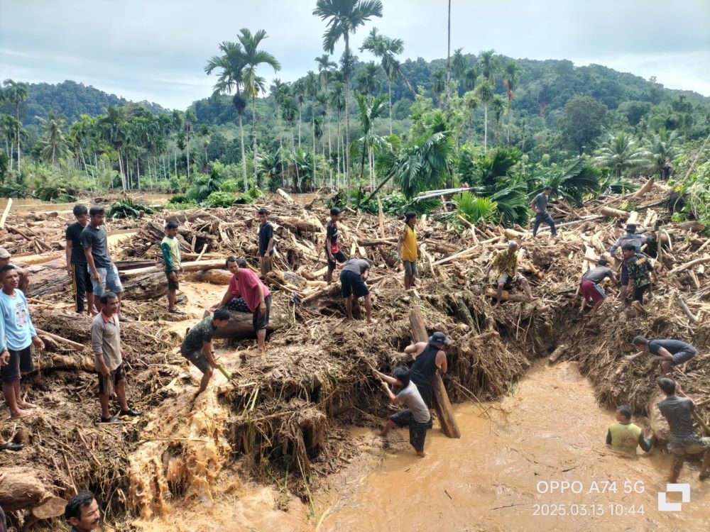 Penyintas Banjir Pesisir Selatan Kesulitan Masak Saat Berbuka