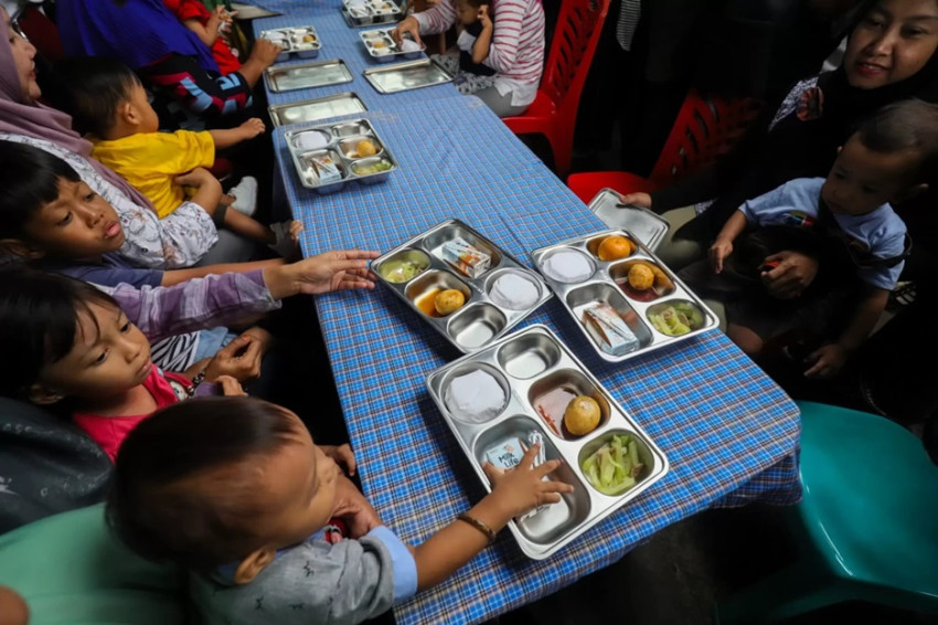 Prabowo Minta Wadah Makan Bergizi Gratis, Dorong Produk Lokal!