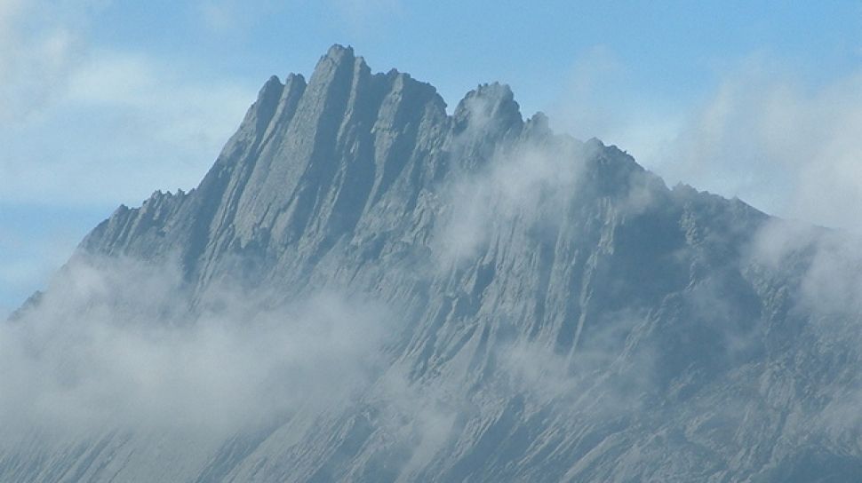 Puncak Cartensz: Menaklukkan Titik Tertinggi Indonesia di Seven Summits