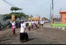 Sambut Nyepi: Umat Hindu Cirebon Gelar Upacara Melasti Meriah!