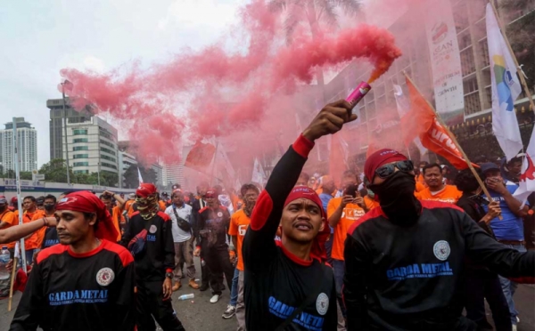 Tragedi Sritex: Buruh Geruduk Istana Tuntut Keadilan Hari Ini!