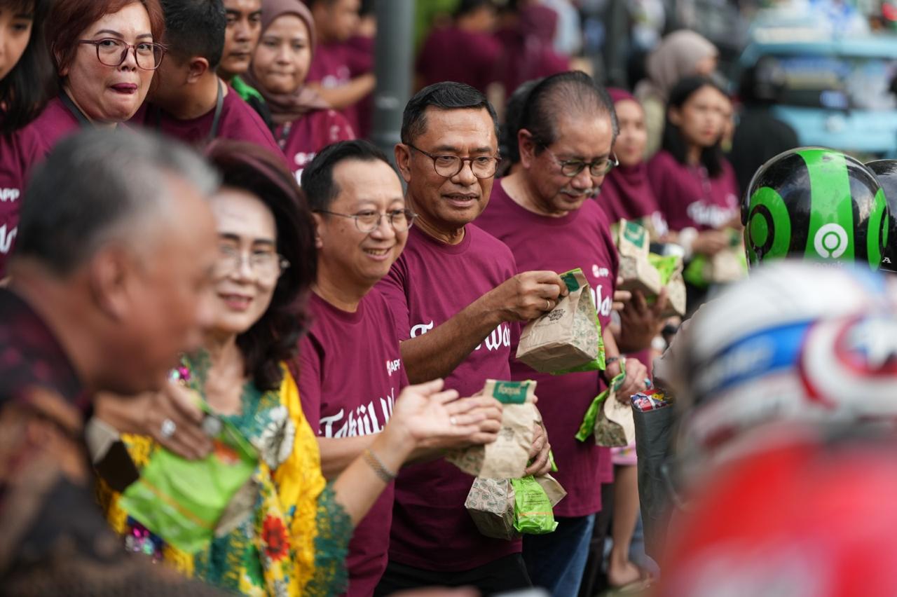 Waketum Kadin Gelar Basar Minyak Goreng: Inovasi Ekonomi Jakarta!