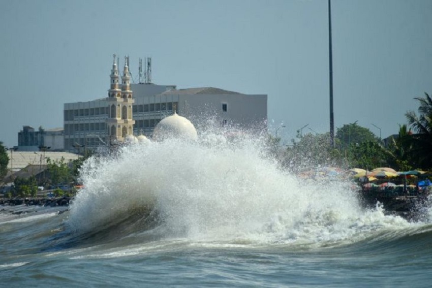 Waspada! Gelombang Laut Capai 4 Meter Hingga 25 Maret 2025