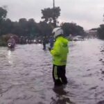 Jakarta Dilanda Banjir Pagi Ini, 8 Ruas Jalan dan 1 RT Tergenang Hingga 50 Cm