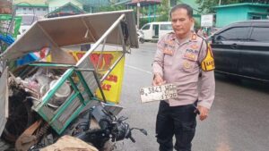 Mobil Tabrak Motor dan Gerobak Donat di Ciputat, Satu Orang Terluka Parah