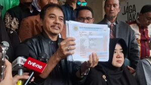 Kasus Ijazah Palsu Jokowi: 3 Tersangka Diperiksa, Roy Suryo Hadir Sebagai Wajib Lapor