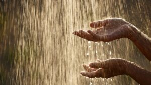 BPBD DKI Jakarta Keluarkan Peringatan Dini Hujan Lebat Disertai Petir Hingga Pukul 19.00