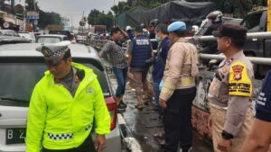 Pengemudi Paruh Baya Ditemukan Meninggal di Dalam Mobil di Tengah Jalan Jelambar