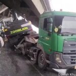 Truk Angkut Alat Berat Nyangkut di Flyover Jampea Jakut, Lalu Lintas Macet Parah