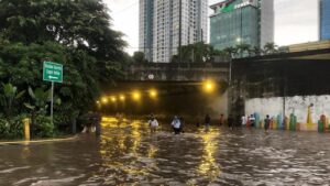 Banjir Jakarta Masih Meluas: 125 RT dan 14 Ruas Jalan Terendam, Ketinggian Capai 1,5 Meter