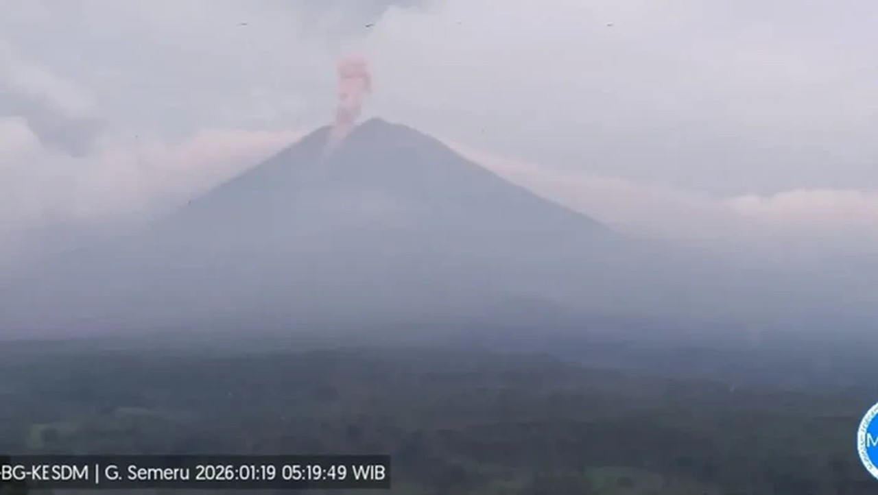 Gunung Semeru Meletus 6 Kali dalam Semalam, Kolom Abu Vulkanik Capai 1 Kilometer