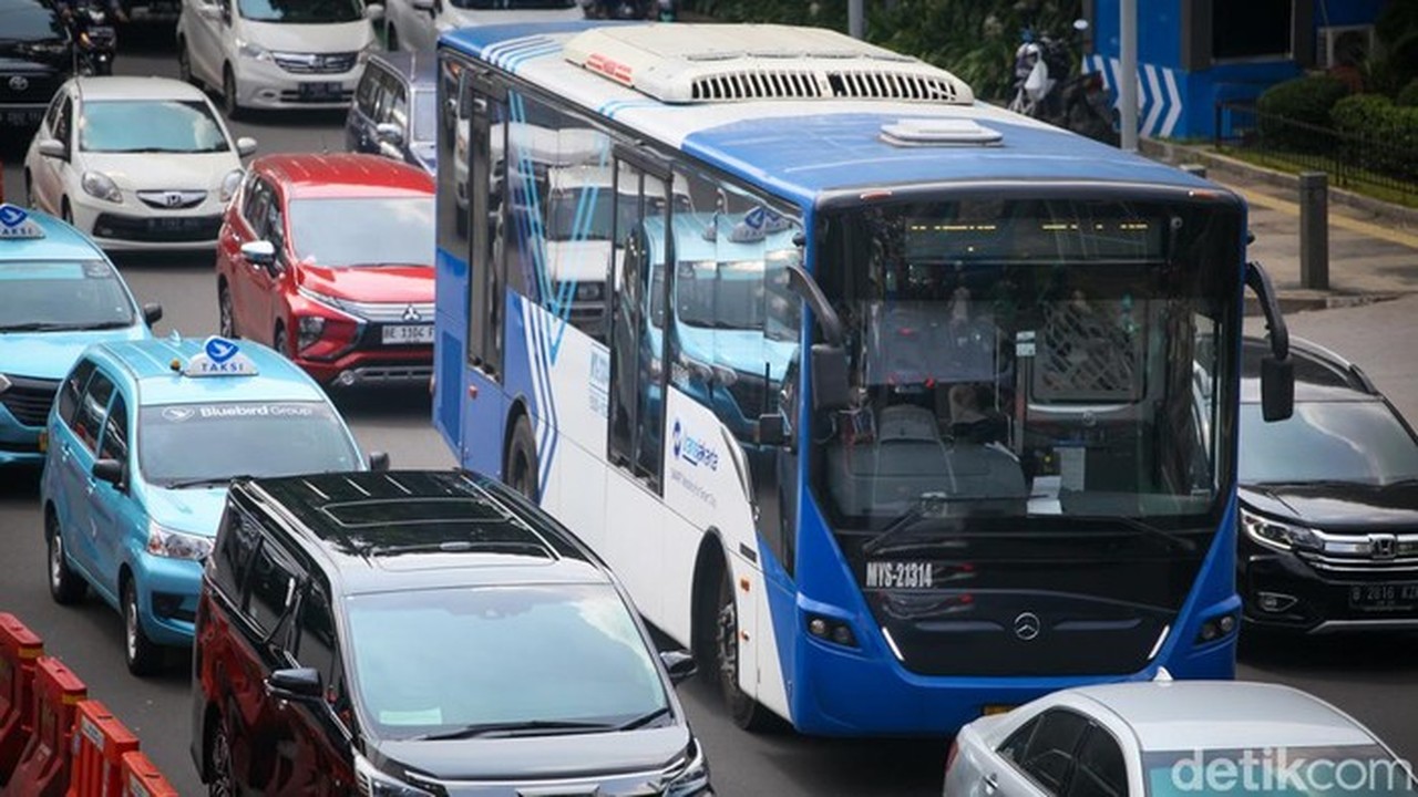 Banjir Meluas, Lima Rute Transjakarta Terpaksa Dihentikan Sementara