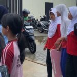 Viral SMPN Depok Rp 28 M Renovasi, Siswa Belajar Lesehan Bawa Meja dari Rumah
