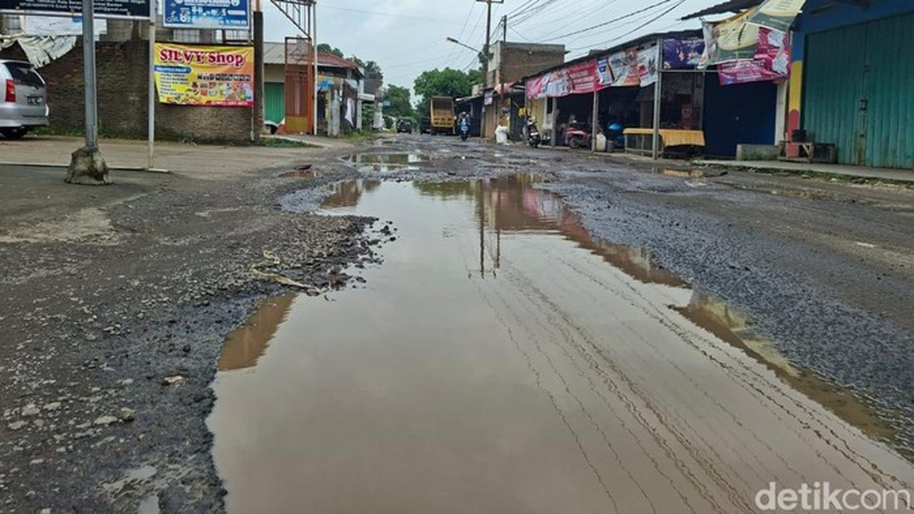 Warga Serang Keluhkan Jalan Rusak Taktakan, Budi Doremi Ikut Prihatin: Kapan Diperbaiki?