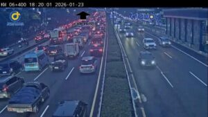 Jumat Sore, Kepadatan Lalu Lintas Landa Sejumlah Tol Menuju Luar Jakarta