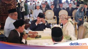 Prabowo Subianto Menangis Haru Saksikan Pernikahan Sekretaris Pribadinya