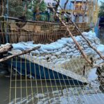 Tanggul Petogogan Jakarta Selatan Jebol Akibat Banjir, Ditambal Darurat dengan Karung Pasir