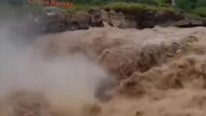 Sungai Cipamingkis Bogor Meluap Akibat Hujan Deras, Warga Bekasi Diminta Waspada