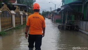 Banjir Luap Sungai Pembuang Bugel Rendam 225 Rumah di Indramayu
