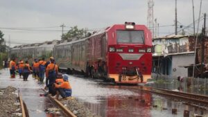 Banjir Pekalongan Lumpuhkan Jalur Kereta, 23 Perjalanan KA Dibatalkan