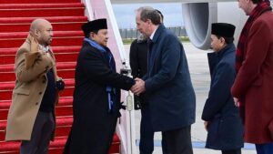 Prabowo Lanjut ke Paris Usai dari Swiss, Makan Malam dengan Presiden Macron