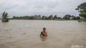 Banjir Sukawangi Bekasi Meluas, 3.000 KK Mengungsi Akibat Luapan Kali CBL