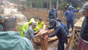 Jembatan Penghubung Antarkampung di Puncak Bogor Putus Akibat Hujan Deras