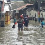 Warga Rawa Buaya Keluhkan Banjir Enam Kali Sebulan, Air Capai Dada Orang Dewasa