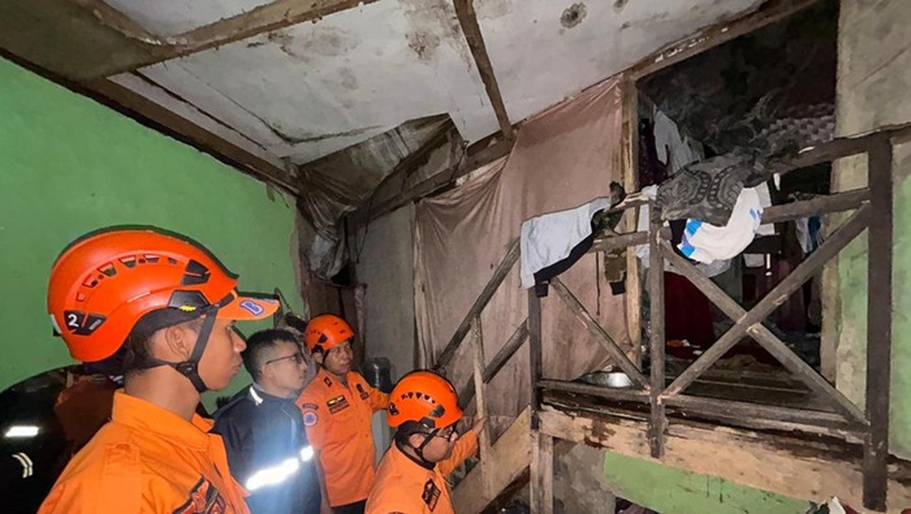 Longsor Megamendung Bogor Akibat Hujan Deras, Satu Warga Terluka dan Rumah Rusak