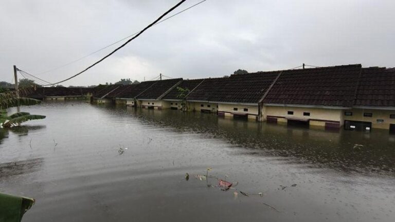 Banjir Tangerang Meluas ke 7 Kecamatan, 14.000 KK Terdampak Akibat Hujan Deras Banjir Tangerang Meluas ke 7 Kecamatan, 14.000 KK Terdampak Akibat Hujan Deras