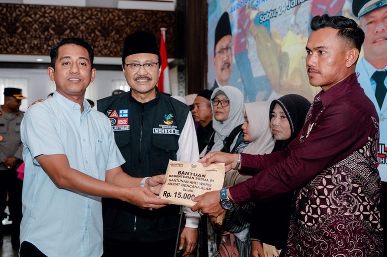 Mensos Gus Ipul Serahkan Santunan Duka Rp 4 Miliar untuk Korban Banjir Aceh Utara