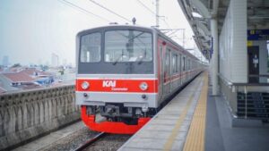 Kanopi Tersangkut Kabel LAA Ganggu Perjalanan KRL Solo-Jogja