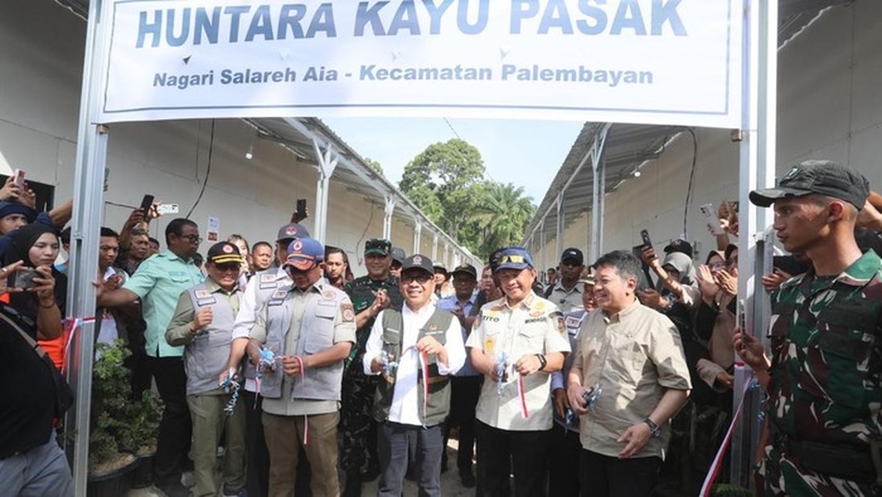 Resmikan Huntara Agam, Tito Karnavian Kejar Validasi Data Korban Bencana Sumatera Resmikan Huntara Agam, Tito Karnavian Kejar Validasi Data Korban Bencana Sumatera