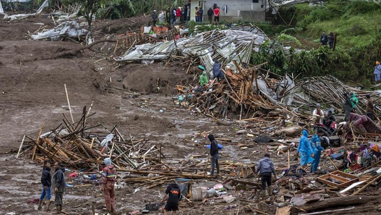 TNI Selidiki Kabar 23 Prajurit Hilang dalam Longsor Dahsyat di Cisarua Bandung Barat