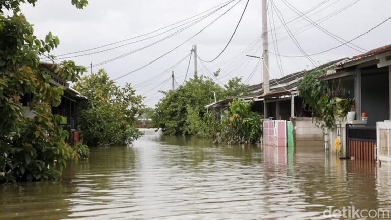 Banjir Bekasi: 7 Perumahan Subsidi Terendam Air Setinggi 2 Meter, Ribuan Warga Mengungsi