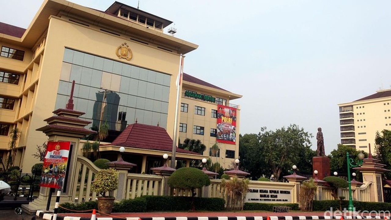 Kapolri Jenderal Listyo Sigit Prabowo Lakukan Rotasi 85 Perwira Tinggi dan Menengah di Awal 2026 Kapolri Jenderal Listyo Sigit Prabowo Lakukan Rotasi 85 Perwira Tinggi dan Menengah di Awal 2026