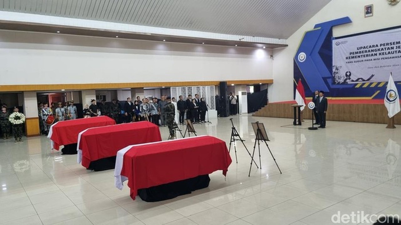 KKP Gelar Penghormatan Terakhir untuk 3 Korban Kecelakaan Pesawat ATR 42-500 KKP Gelar Penghormatan Terakhir untuk 3 Korban Kecelakaan Pesawat ATR 42-500