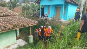 Longsor Cisarua: 11 Jenazah Ditemukan, 79 Warga Masih Hilang dalam Pencarian Hari Kedua