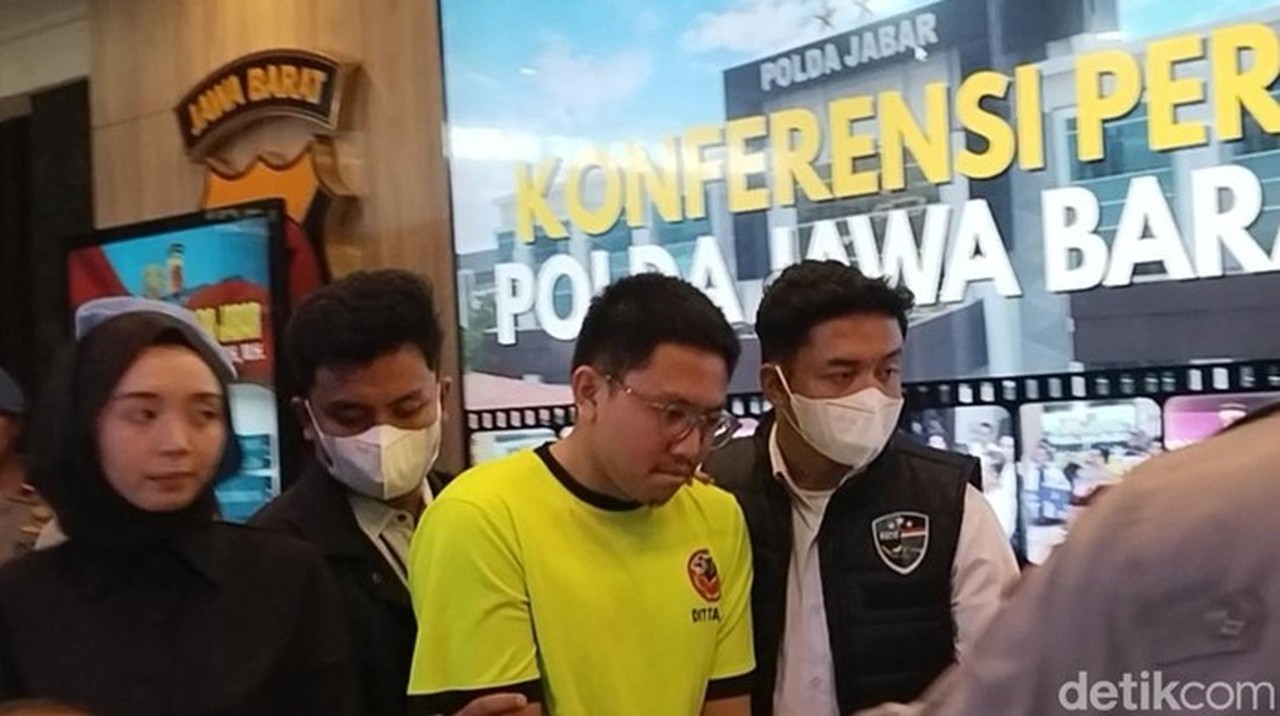 Polisi: 2 Rekan YouTuber Resbob Masih Berstatus Saksi dalam Kasus Penghinaan Suku Sunda Polisi: 2 Rekan YouTuber Resbob Masih Berstatus Saksi dalam Kasus Penghinaan Suku Sunda