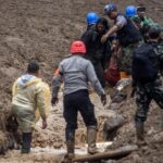 Longsor Cisarua: Alat Berat Dikerahkan, BNPB Ungkap Kendala Tanah Labil dalam Pencarian Korban