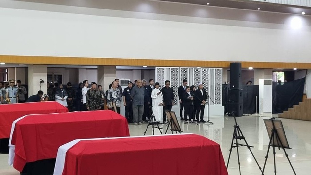 Puisi Pilu Anak Korban ATR 42-500: “Aku Akan Menjaga Mama” Puisi Pilu Anak Korban ATR 42-500: “Aku Akan Menjaga Mama”