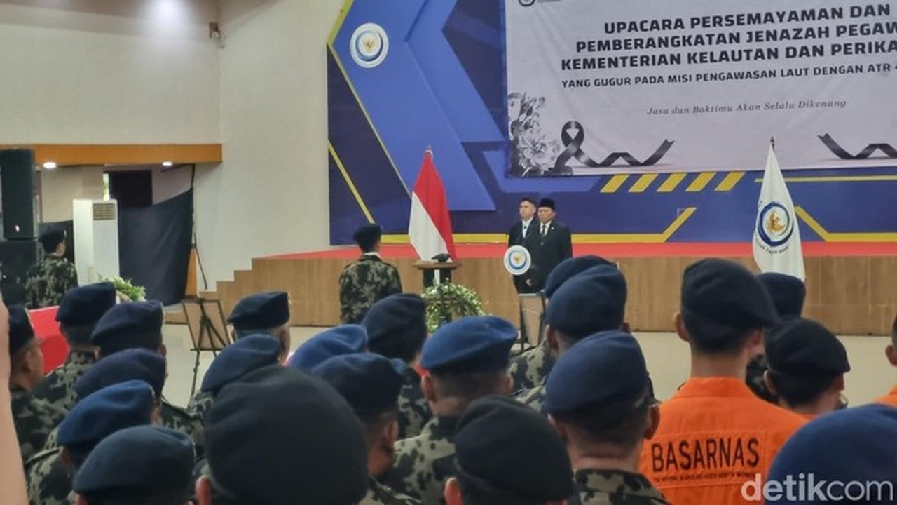 Kementerian KP Beri Beasiswa untuk Anak Korban Pesawat ATR 42-500 yang Jatuh di Maros Kementerian KP Beri Beasiswa untuk Anak Korban Pesawat ATR 42-500 yang Jatuh di Maros