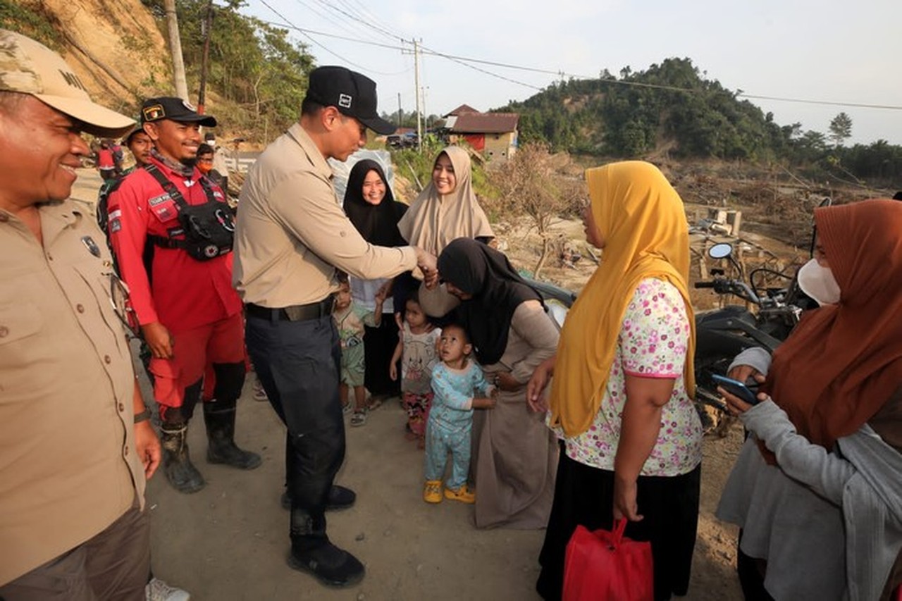 Menko AHY Tinjau Ulang Desa Lubuk Sidup, Pastikan Pemulihan Infrastruktur dan Kebutuhan Warga