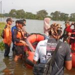 ODGJ Terseret Arus Banjir Saat Pembagian Sembako di Serang, Pencarian Masih Berlangsung