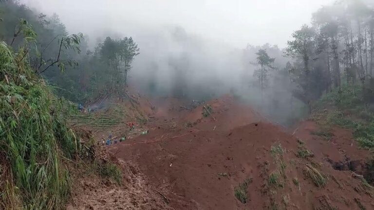 Bapak dan Anak Tertimbun Longsor di Pemalang Saat Beraktivitas Pertanian Bapak dan Anak Tertimbun Longsor di Pemalang Saat Beraktivitas Pertanian