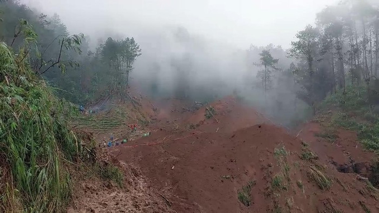 Bapak dan Anak Tertimbun Longsor di Pemalang Saat Beraktivitas Pertanian Bapak dan Anak Tertimbun Longsor di Pemalang Saat Beraktivitas Pertanian