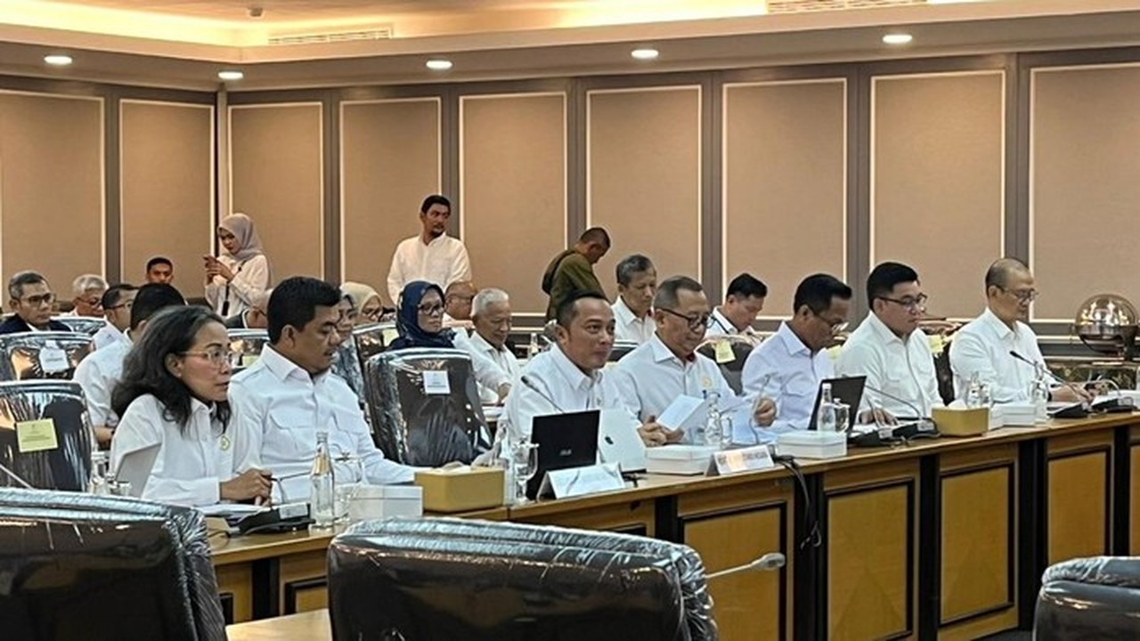 Mensesneg Pastikan Nasib Pekerja 28 Perusahaan yang Izinnya Dicabut Pascabencana Mensesneg Pastikan Nasib Pekerja 28 Perusahaan yang Izinnya Dicabut Pascabencana