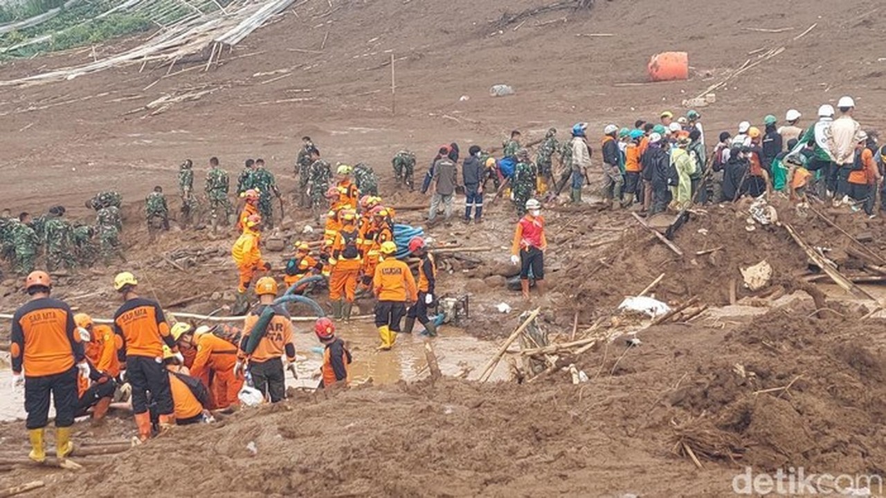 23 Marinir Terjebak Longsor Cisarua Saat Latihan, 4 Tewas
