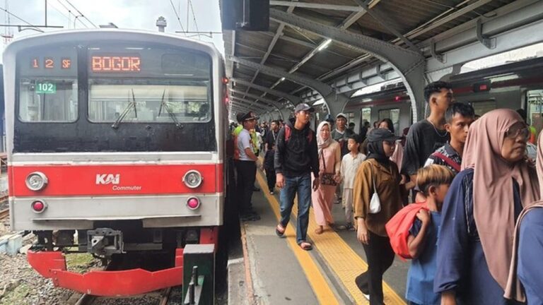 Lansia Lecehkan Penumpang Wanita di KRL, KAI Commuter Masukkan ke Daftar Hitam