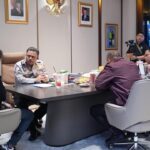 Sopir Truk Viral Kawal Mobil ‘Jalan Sendiri’ di Tol Terima Penghargaan dari Kakorlantas Polri